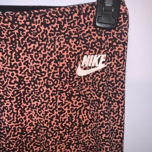 Nike Workout Leggings Pink and Black Leopard Print - Picture 4 of 8